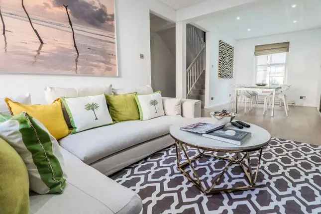 3 Bed Flat to Rent in Kensington W8 - Private Terrace