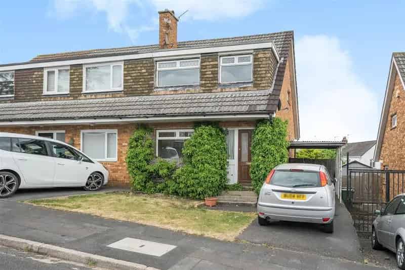 3 bedroom semi-detached house for sale