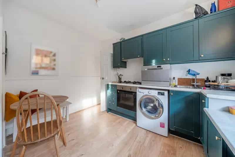 Two Double Bedroom Victorian Conversion West Facing Garden