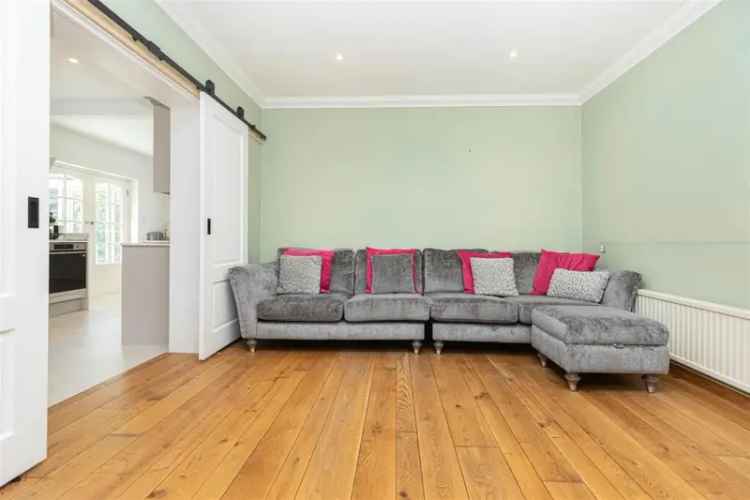 4 Bedroom Detached House for Sale in Queens Park