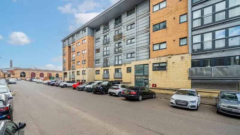 2 Bedroom Flat for Sale in Shawlands