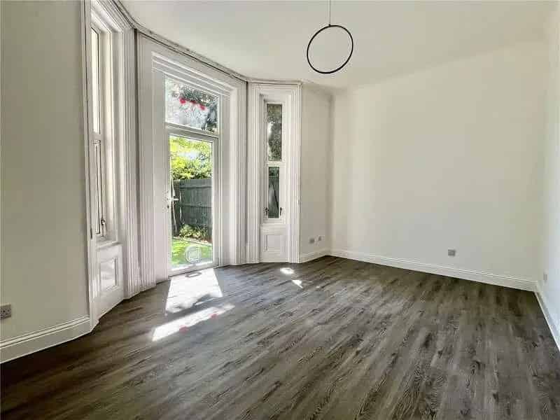 2 Bed Flat for Sale Ground Floor Private Garden Parking