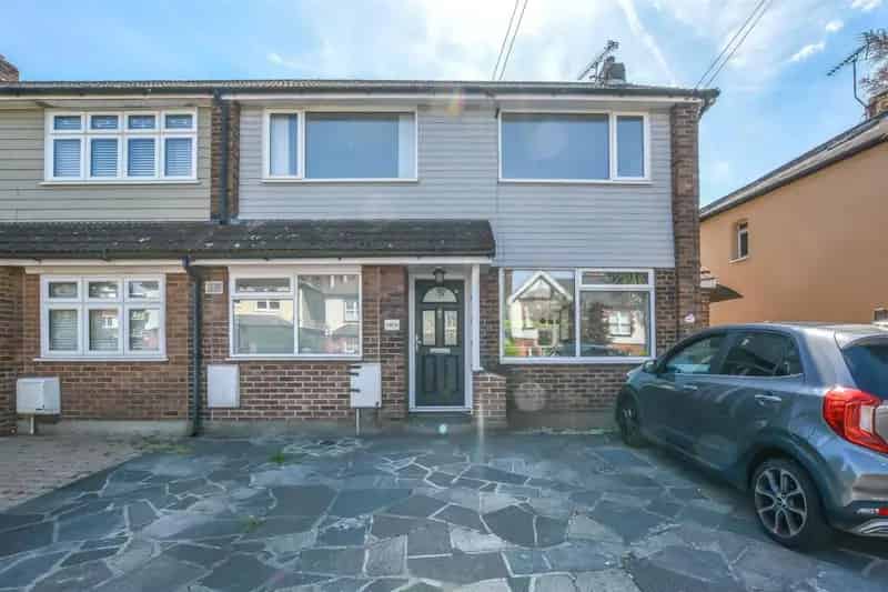 2 Bedroom Maisonette For Sale