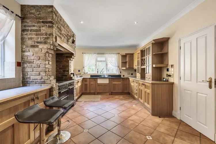5 Bedroom Family Home with Ample Parking and Great Transport Links