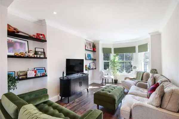 Three Bedroom Flat in Sevenoaks, Kent