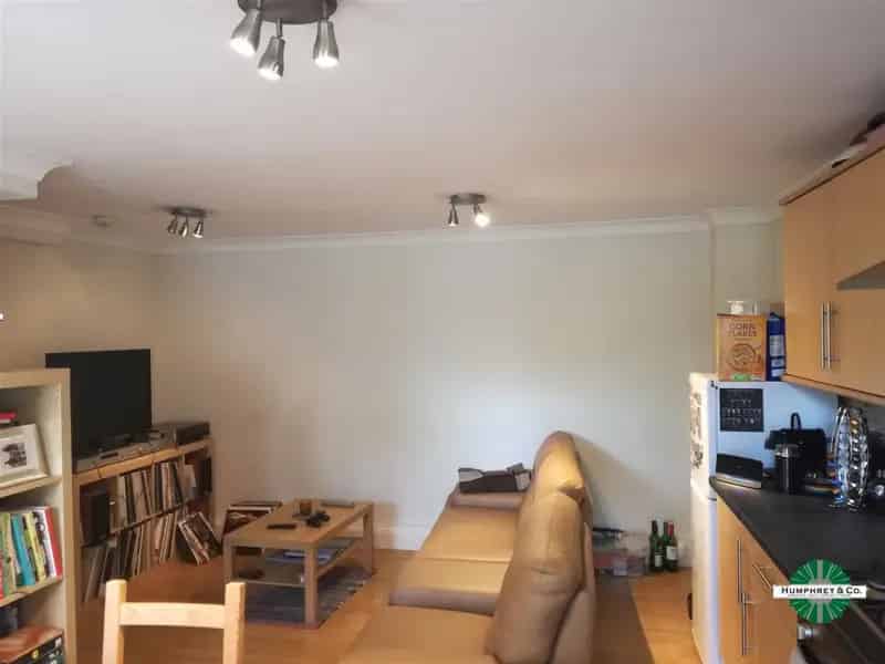 2 Bedroom House to Rent Stratford
