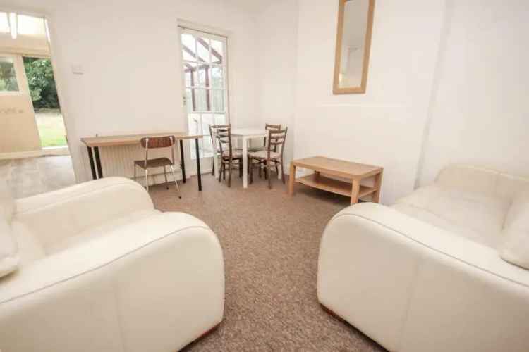 4 Bedroom Student House with Garden and Parking