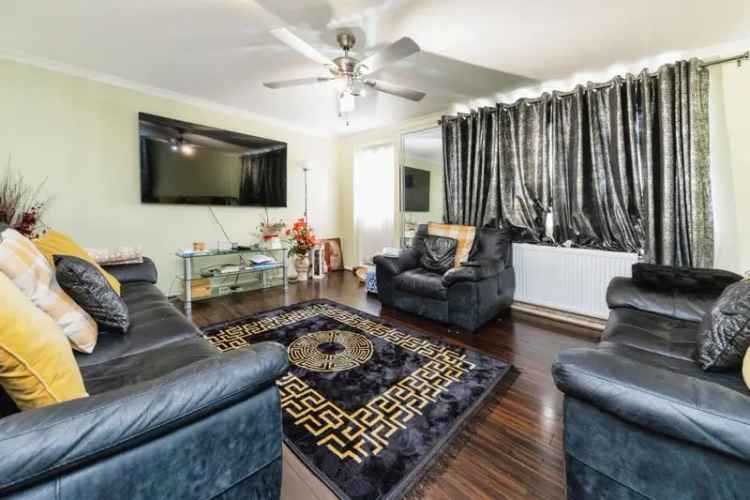 Five Bedroom Family Home with Garden and Conservatory