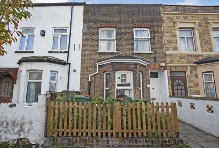 2 Bedroom Flat for Sale London E15 - First Floor Flat near Stations