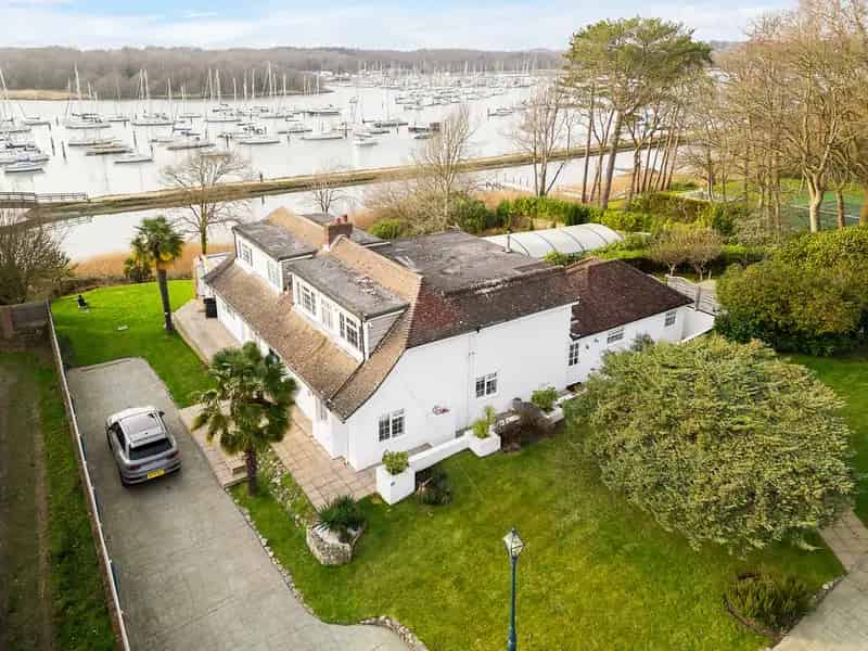 Waterside Home with Planning Permission Near Southampton