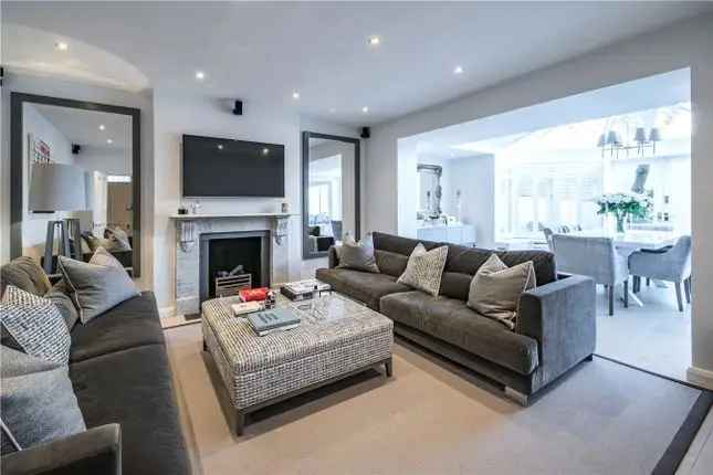 Flat for sale in Blomfield Road, Little Venice, London W9