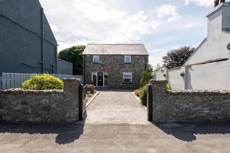 Detached Barn Conversion Three Bedrooms Coastal Views
