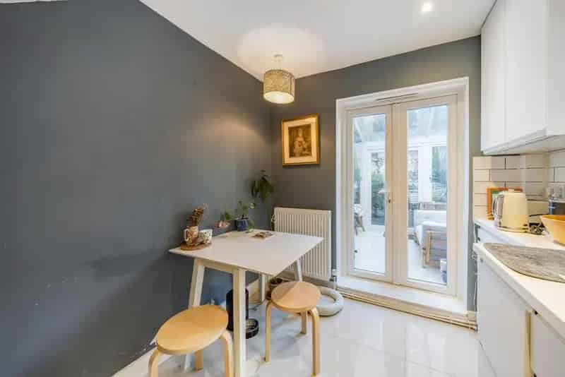 Two Bedroom Victorian Conversion Flat Elephant Castle Private Garden