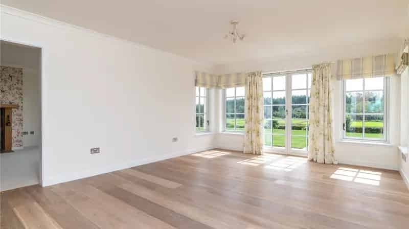 Pittenkerrie Farm: Luxurious Executive Home with Farm Buildings and 189 Acres