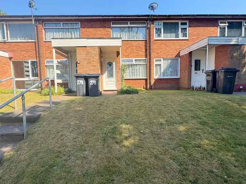 2 Bedroom Maisonette for Sale Near Amenities