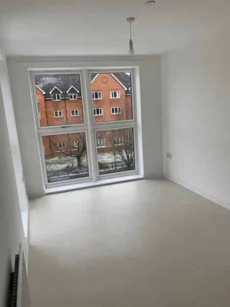 2nd Floor Apartment with Balcony and Lift