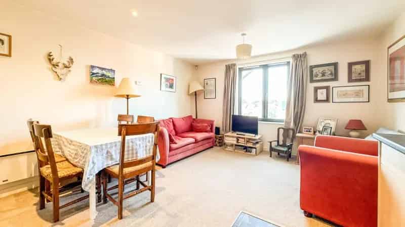 1 Bedroom Flat For Sale in 21 West Development