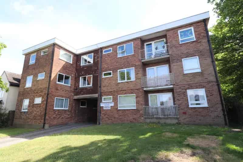 1 Bedroom Apartment Near Brentwood High Street Station