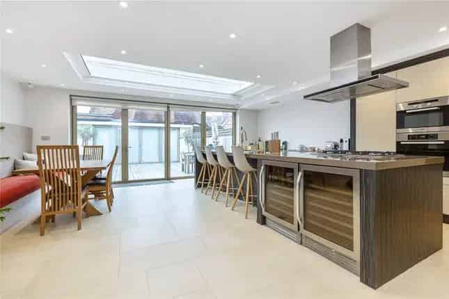 Semi-detached House for Sale in Wayside East Sheen London SW14