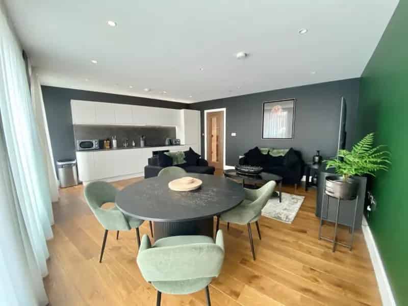 2 Bedroom Furnished Apartment York City Centre Available June
