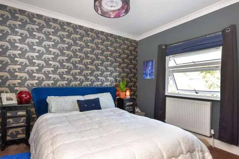 2 Bed Detached Bungalow Near Rochford Station