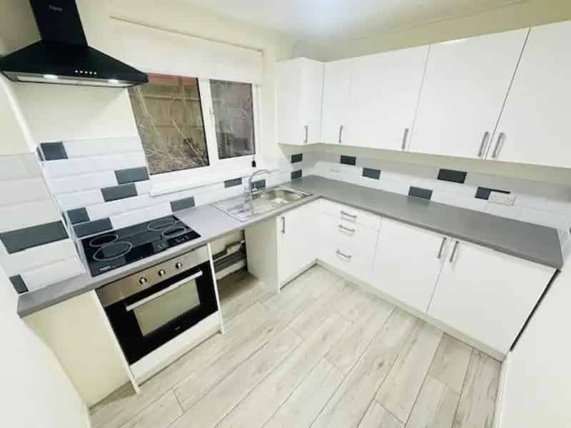 2 Bedroom Flat To Let Four Oaks Mere Green
