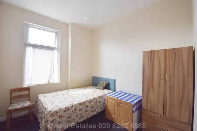 3 Bedroom Flat House to Rent in Hendon