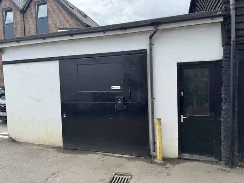 Light Industrial Unit 58 sqm Addlestone