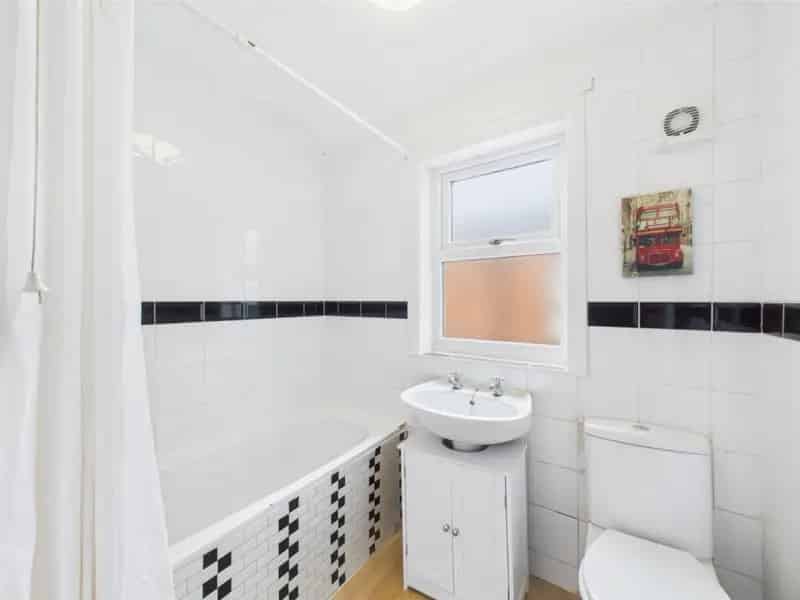 3 Bedroom Flat Kings Heath Spacious Top Floor Apartment