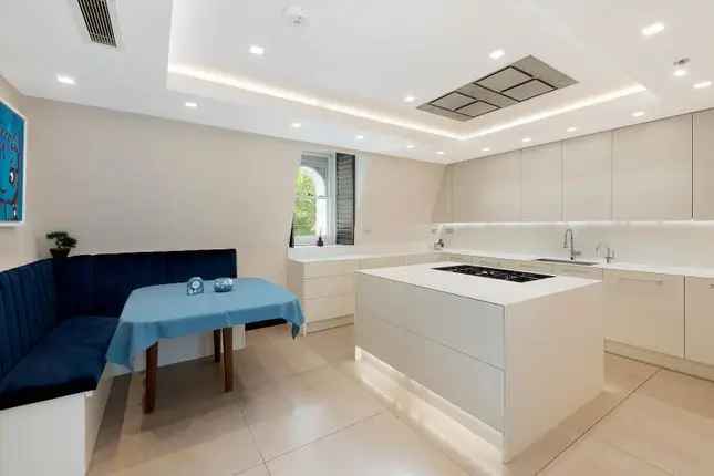 Flat for sale in Holland Park, London W11