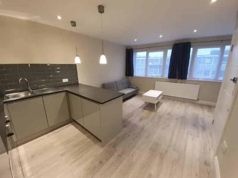Refurbished 2nd Floor Flat Dunstable High Street North Zero Deposit Guarantee Available