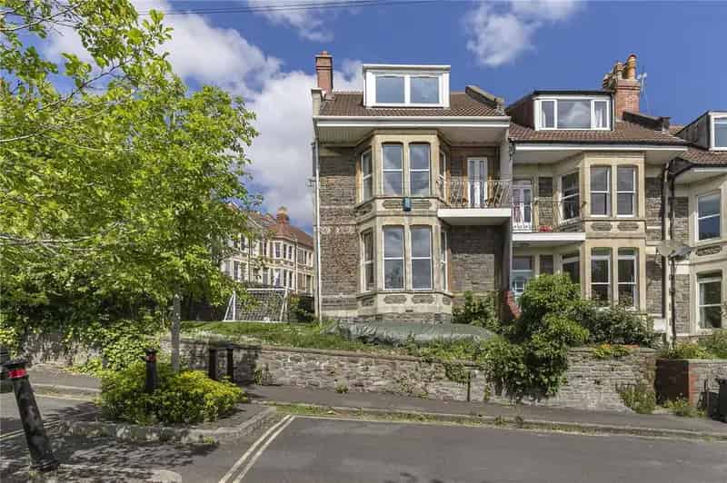5 Bedroom End of Terrace House for Sale