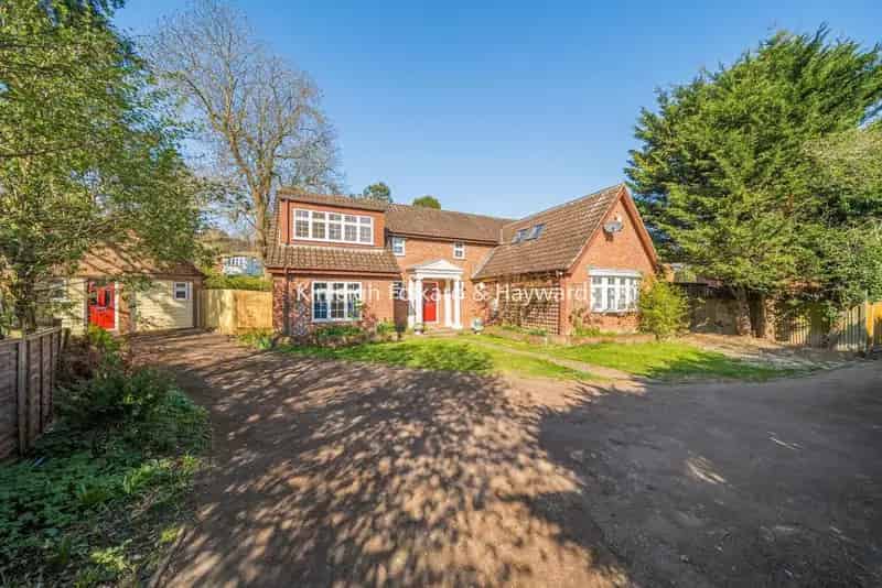 Detached Family Home Large Plot Huge Extension Potential 100ft Garden