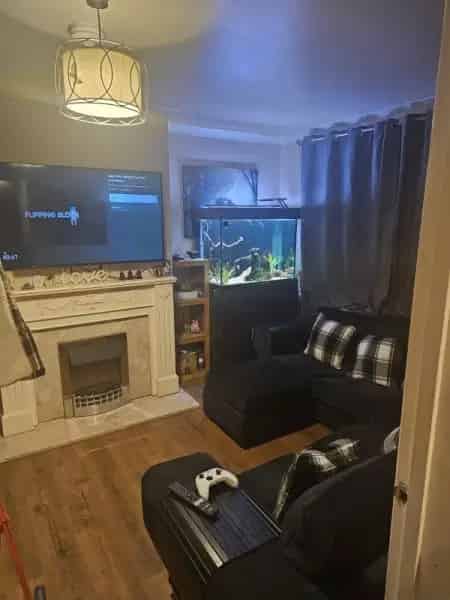 Large 4 Bed Semi Detached House with Garden and Driveway