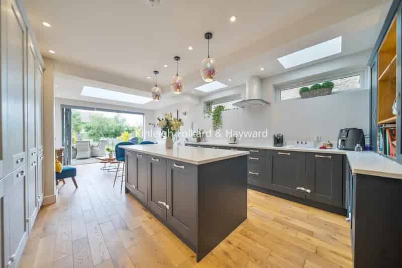Stunning Three Bedroom End Terrace Family Home