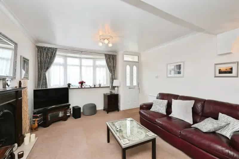 Three Bedroom House For Sale Near Waltham Cross