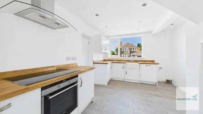 3 Bedroom Semi Detached House For Sale Near Schools and Amenities