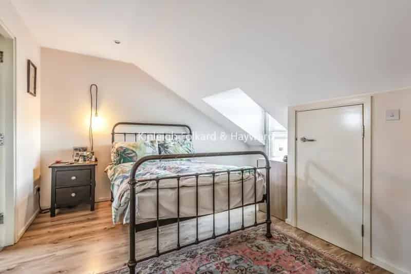 Two Double Bedroom Flat in Furzedown