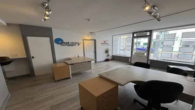 Peebles Retail Office Unit 617 Sq Ft To Let