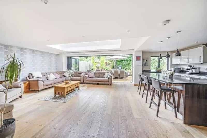 4 Bed Detached House for Sale Near Lightwater