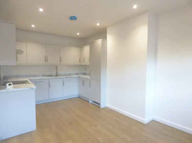 Brentwood 2 Double Bedroom Apartment Near Station