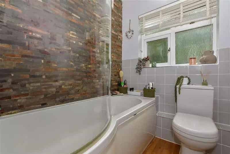 3 Bed Semi-Detached House For Sale Large Garden Easy Parking