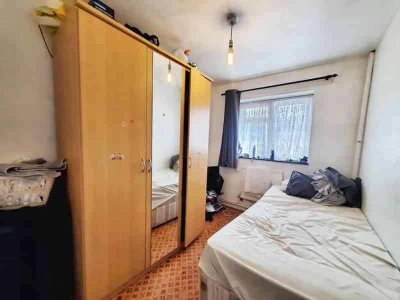 3 bedroom Mid Terrace House for sale, London, E16