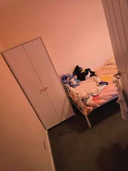 2-Bed House Near Shops and A1