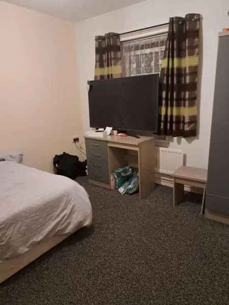 Flat For Rent in Hyndburn, England