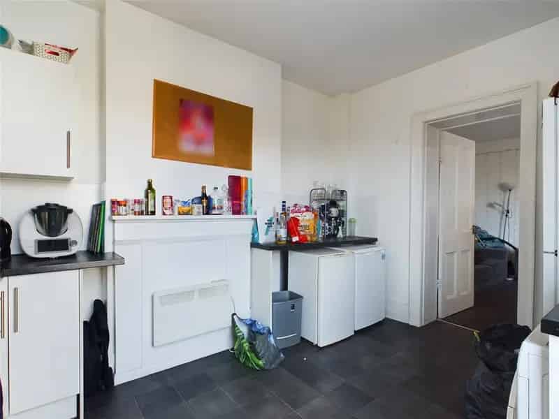 5 Bedroom Apartment to Rent