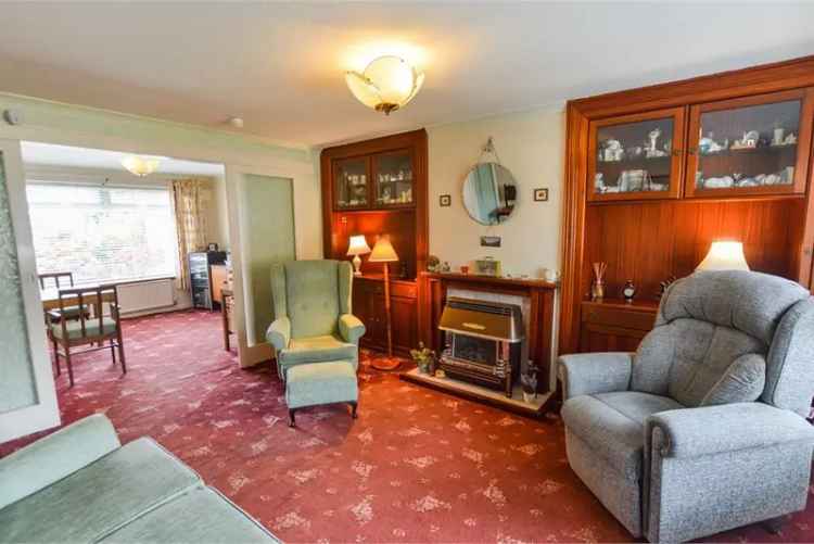 3 Bed Detached House with 2 Reception Rooms Near Amenities