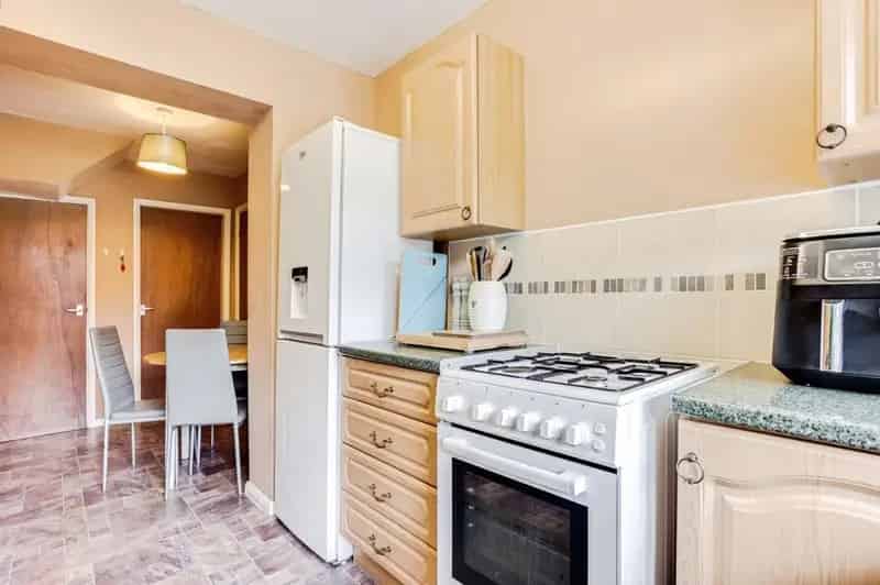 3 Bedroom Semi Detached House for Sale Wrenthorpe West Yorkshire