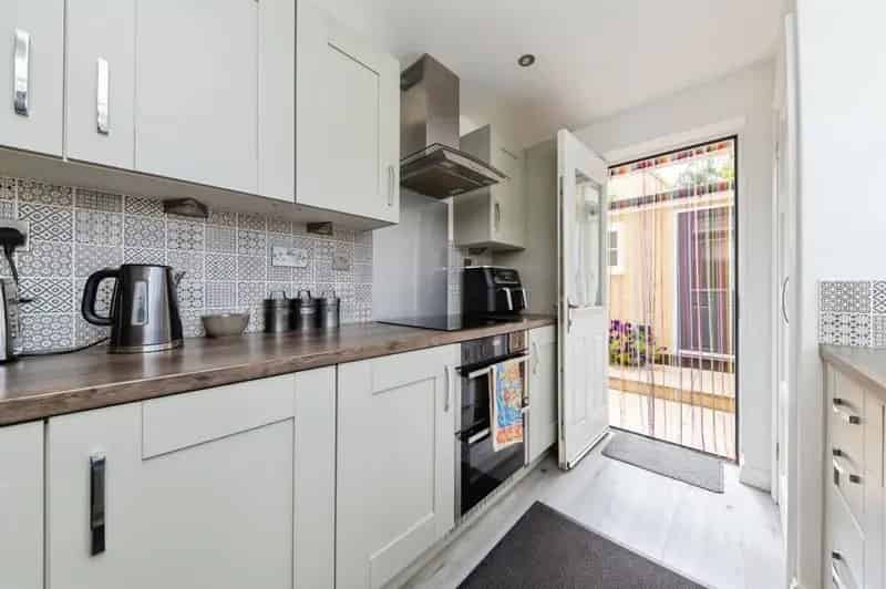 3 Bedroom End Terrace House Birchwood Hatfield