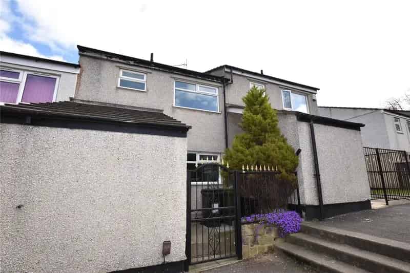 Three Bedroom Townhouse Near University of Leeds